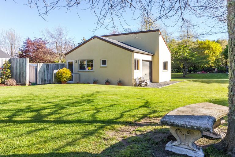 Photo of property in 280 Gillespie Place, Acacia Bay, Taupo, 3385