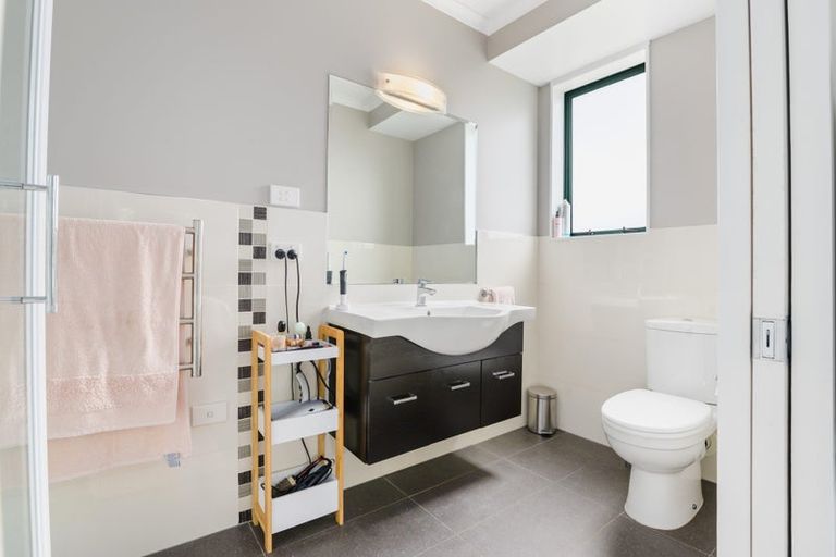 Photo of property in 19 Waiwherowhero Drive, St Andrews, Hamilton, 3200