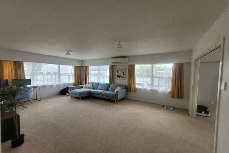 Photo of property in 11 Julian Place, Westown, New Plymouth, 4310