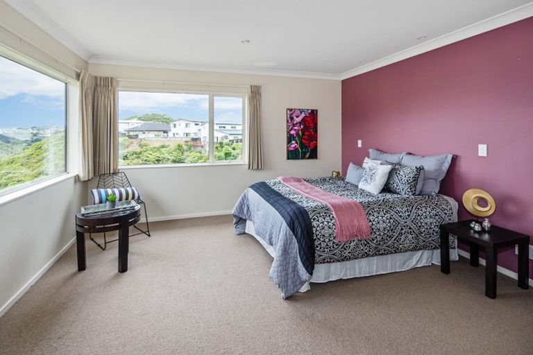 Photo of property in 242 Mark Avenue, Grenada Village, Wellington, 6037