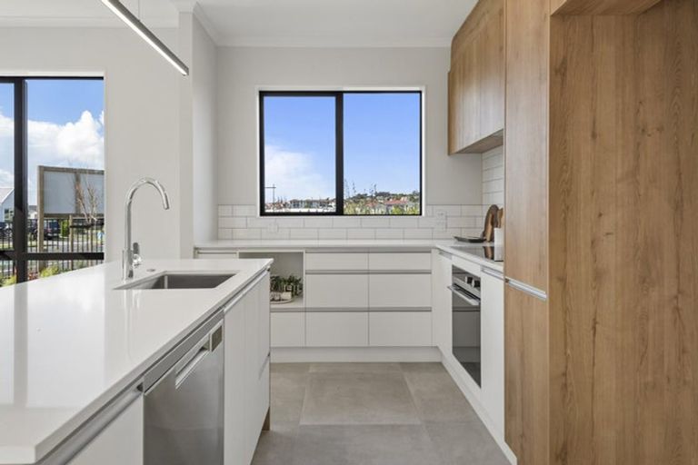 Photo of property in 2 Owen Chapman Drive, Red Beach, 0932