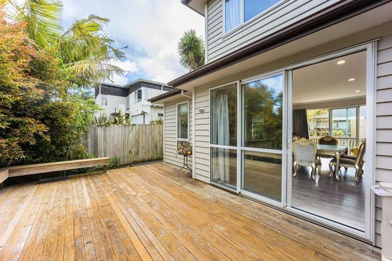 Photo of property in 1b Harrowglen Drive, Northcross, Auckland, 0632