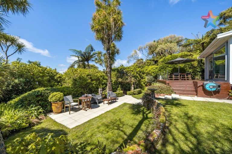 Photo of property in 100 Korokoro Road, Korokoro, Lower Hutt, 5012