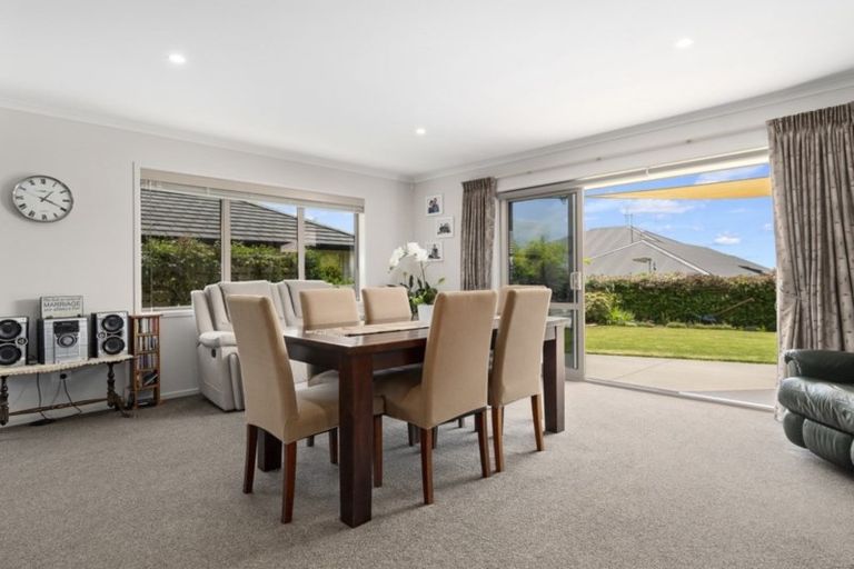 Photo of property in 52 Kayelene Place, Omokoroa, 3114