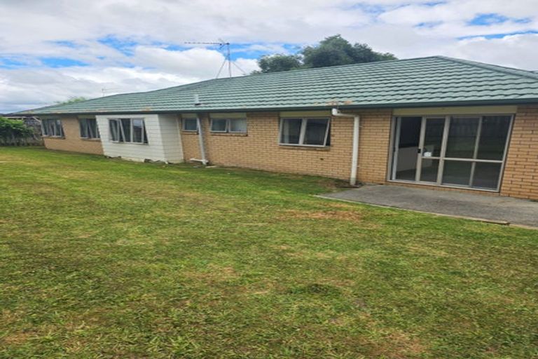 Photo of property in 16 Loughinisland Place, Weymouth, Auckland, 2103