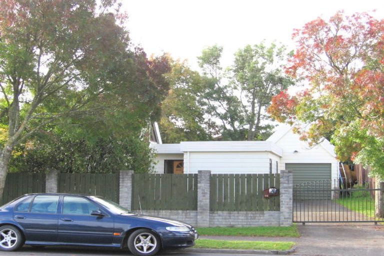 Photo of property in 68 Sunderlands Road, Half Moon Bay, Auckland, 2012