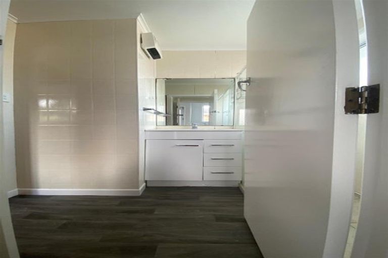 Photo of property in 106 Golf Road, New Lynn, Auckland, 0600