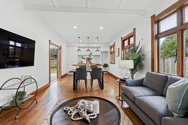 Photo of property in 11 Woodleigh Street, Frankleigh Park, New Plymouth, 4310