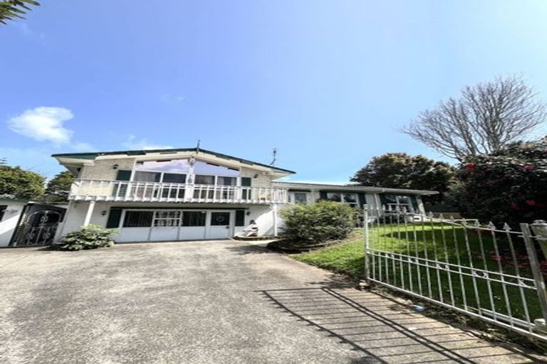 Photo of property in 27 Mirrabooka Avenue, Botany Downs, Auckland, 2010