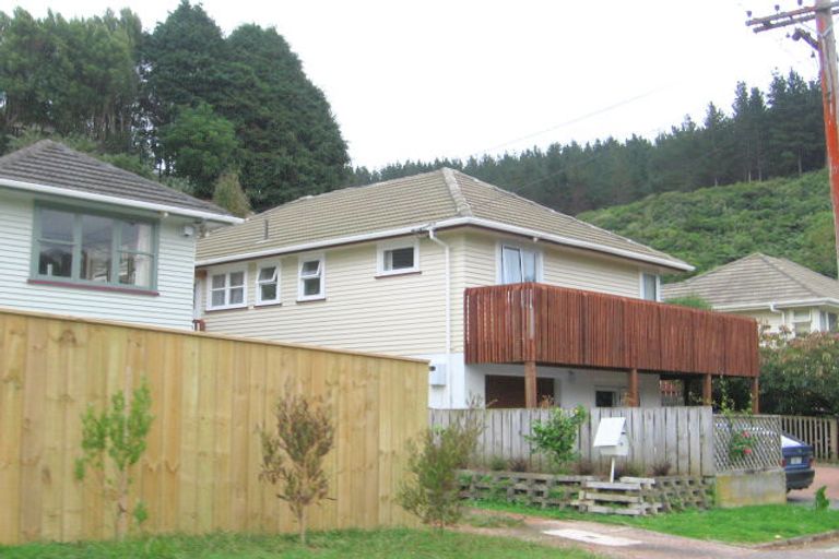 Photo of property in 51 Kiwi Crescent, Tawa, Wellington, 5028