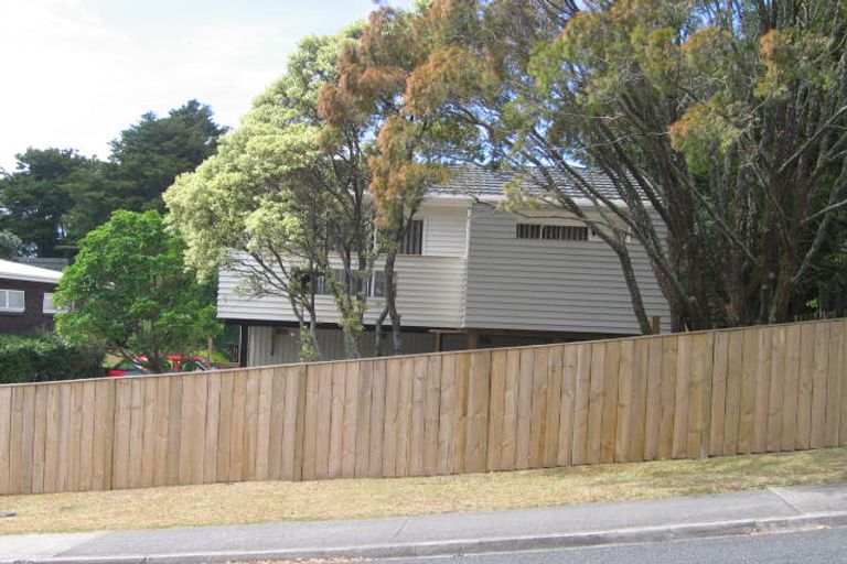 Photo of property in 1/5 Kathleen Street, Totara Vale, Auckland, 0627