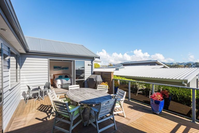 Photo of property in 6 Hollyford Place, Aotea, Porirua, 5024