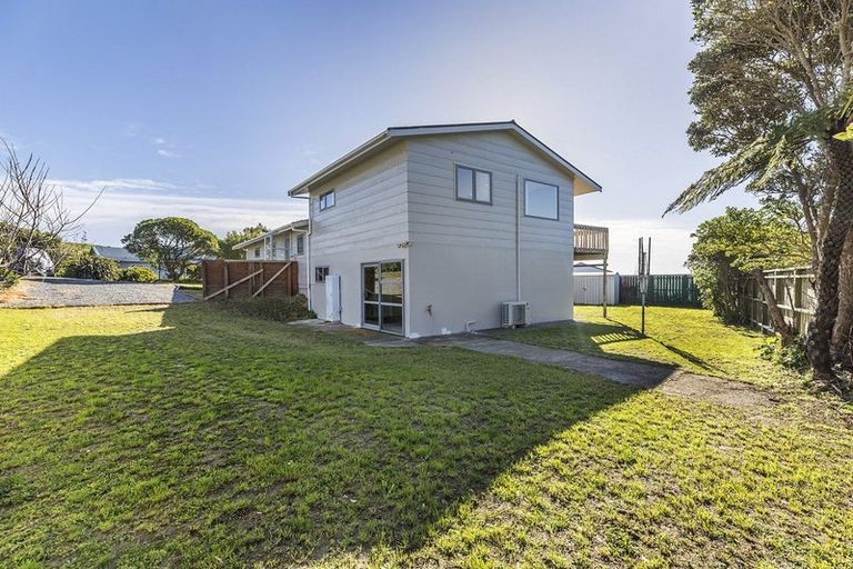 Photo of property in 128 Pikarere Street, Titahi Bay, Porirua, 5022