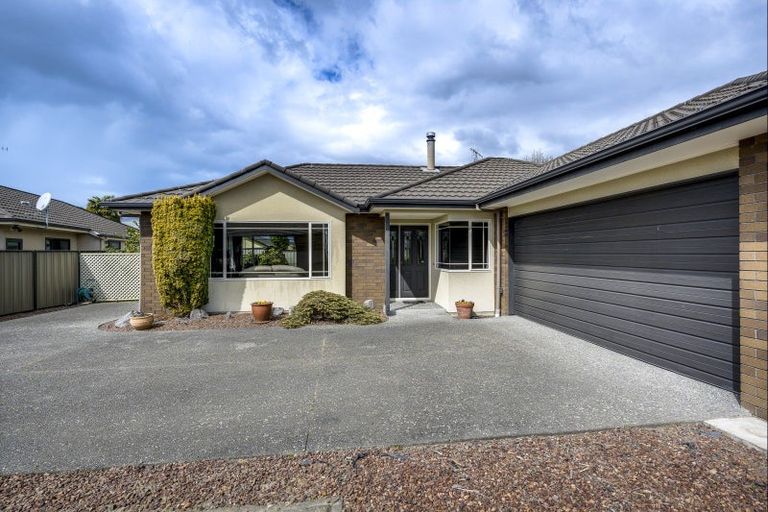 Photo of property in 19 Addington Place, Taradale, Napier, 4112