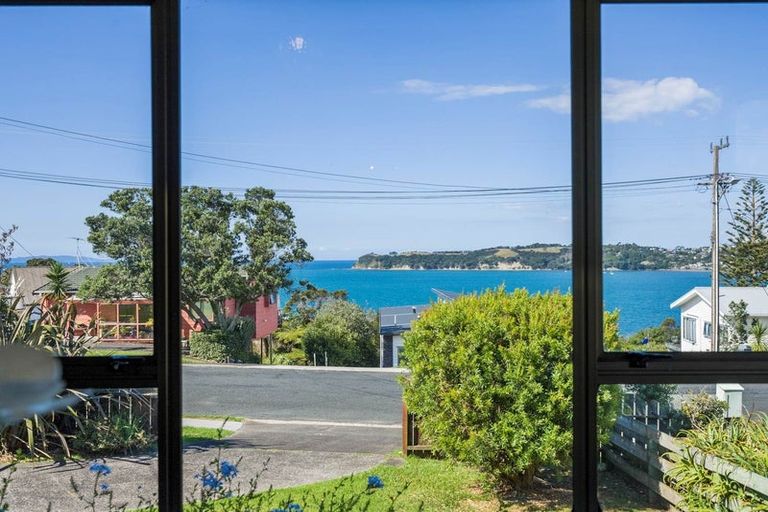 Photo of property in 12 Melandra Road, Stanmore Bay, Whangaparaoa, 0932