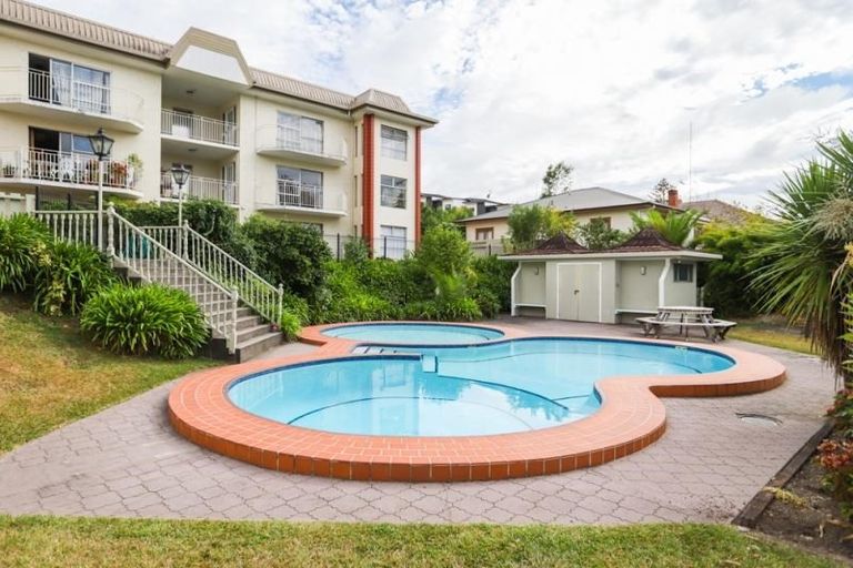 Photo of property in 1/10 Hunter Street, Hamilton Lake, Hamilton, 3204