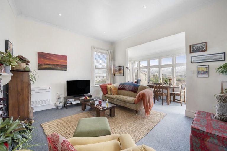 Photo of property in 54 Roxburgh Street, Mount Victoria, Wellington, 6011
