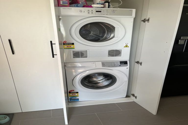 Photo of property in 1 Pleasant Road, Glen Eden, Auckland, 0602