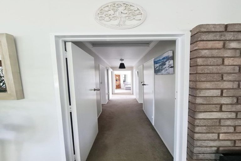 Photo of property in 2 Epping Place, Richmond Heights, Taupo, 3330