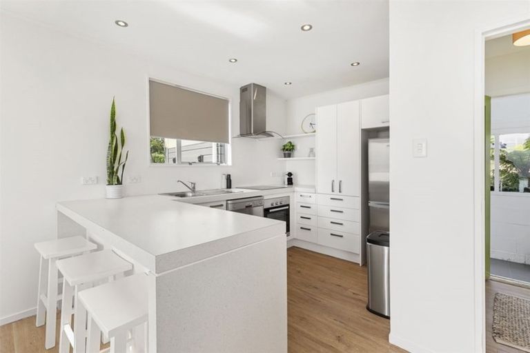 Photo of property in 97 Kahu Road, Paremata, Porirua, 5024