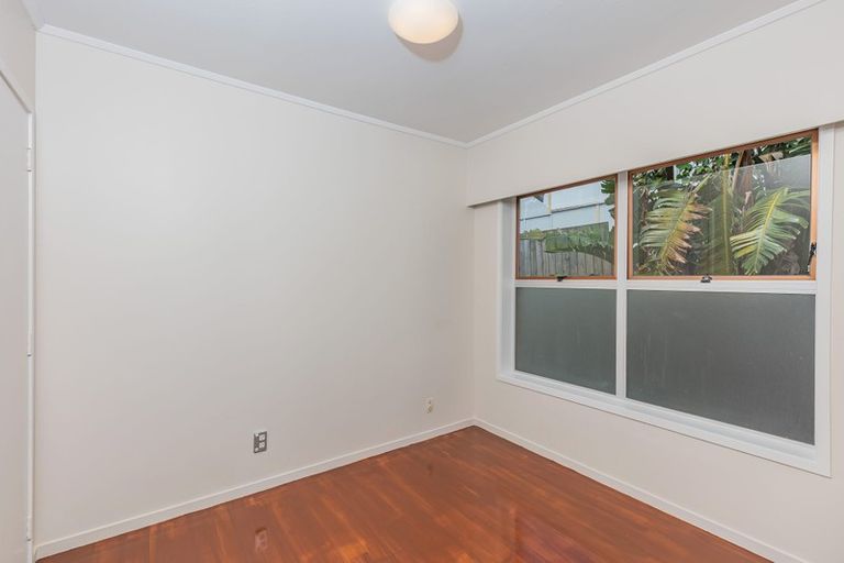 Photo of property in 2/581 East Coast Road, Browns Bay, Auckland, 0630