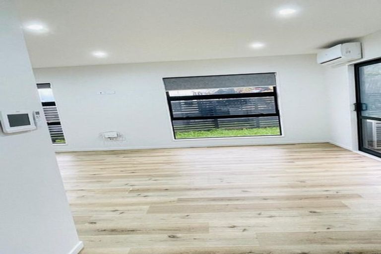 Photo of property in 1/2 Smiths Avenue, Papakura, 2110