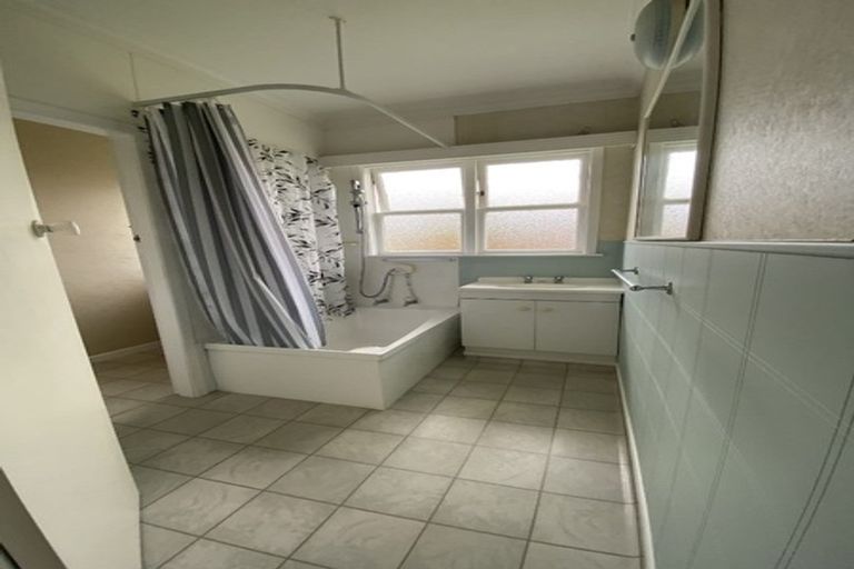 Photo of property in 591 Queen Street East, Levin, 5510