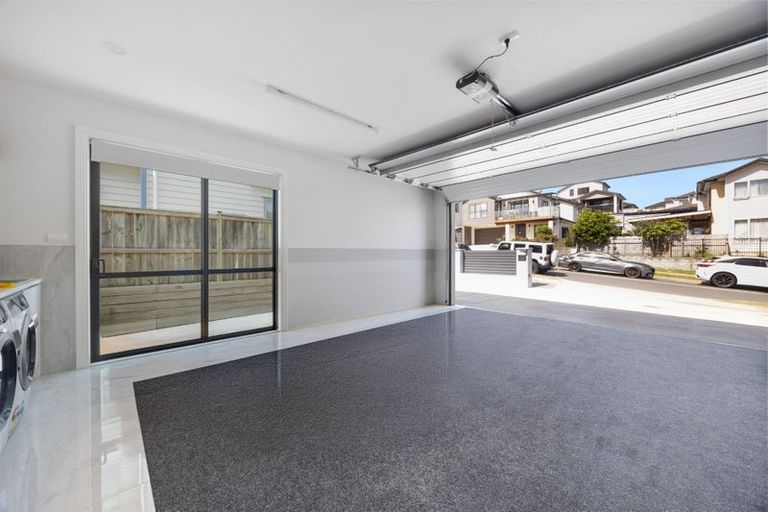 Photo of property in 2 Drumnaconagher Road, Flat Bush, Auckland, 2019