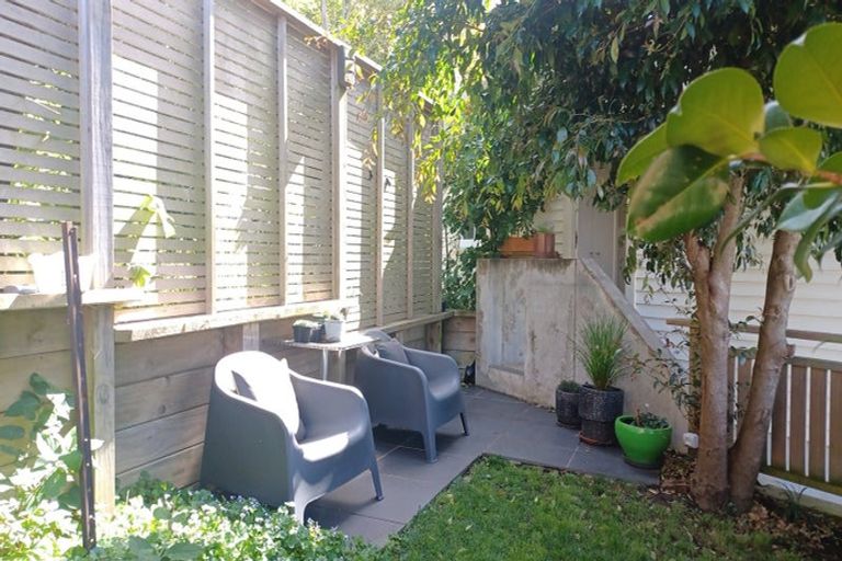 Photo of property in 90 Awa Road, Seatoun, Wellington, 6022