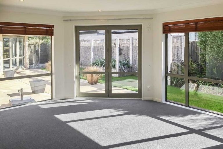 Photo of property in 7 Milkers Gate, Parklands, Christchurch, 8083