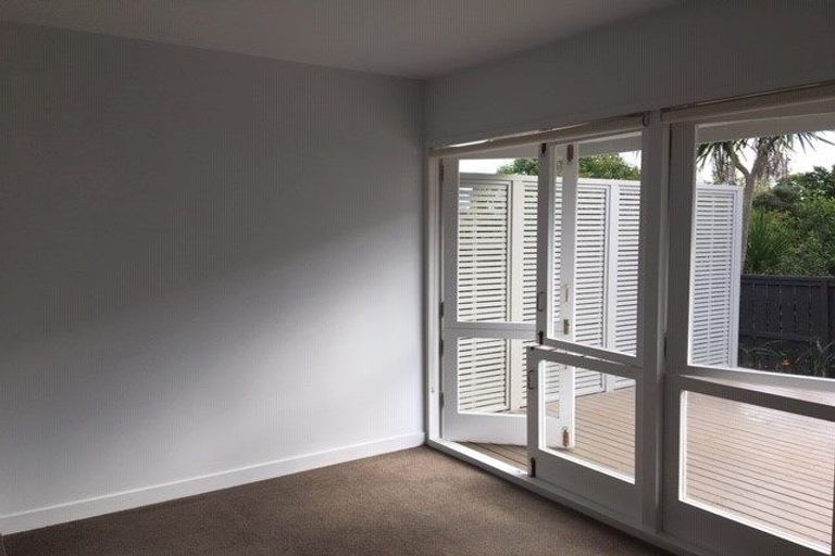 Photo of property in 1/281 Beach Road, Campbells Bay, Auckland, 0630