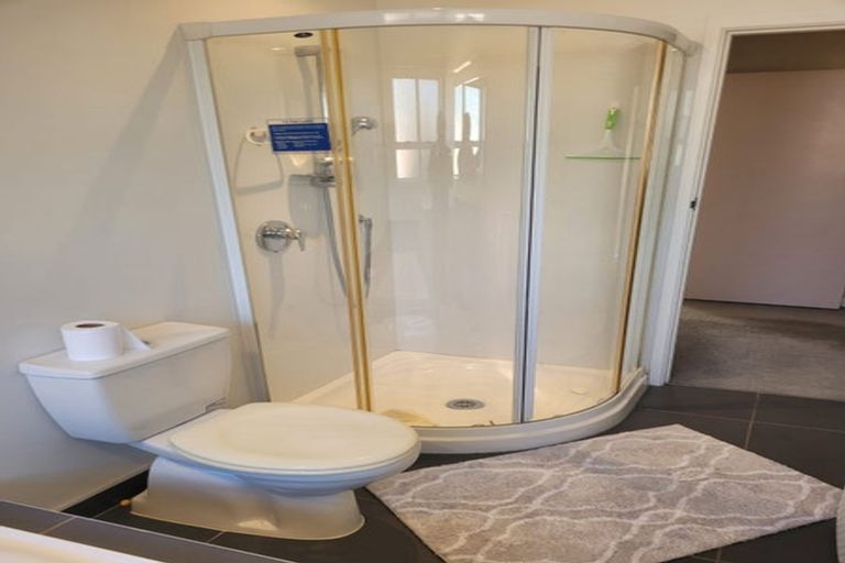 Photo of property in 15 Tiki Street, New Lynn, Auckland, 0600