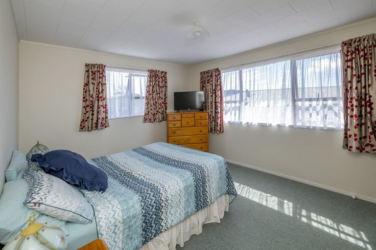 Photo of property in 8 O'rourke Place, Otaki Beach, Otaki, 5512