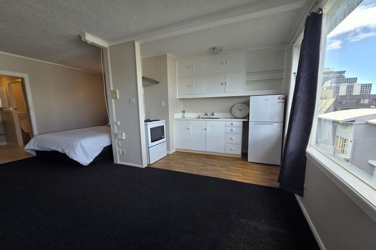 Photo of property in Churchill Flats, 213 The Terrace, Wellington Central, Wellington, 6011