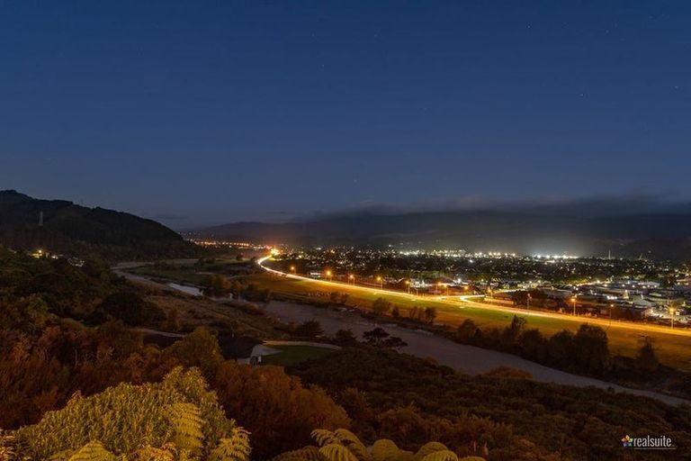 Photo of property in 25a Riverstone Drive, Riverstone Terraces, Upper Hutt, 5018