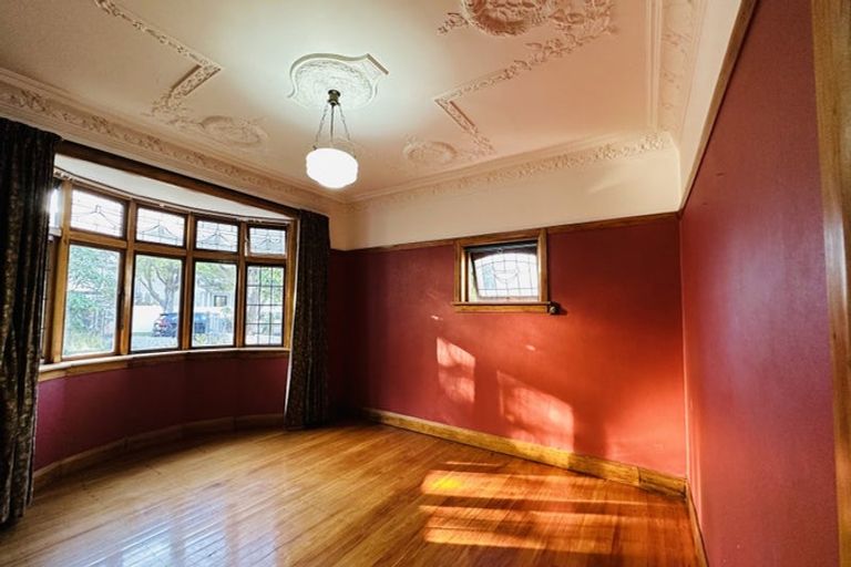 Photo of property in 52 Totara Crescent, Woburn, Lower Hutt, 5010