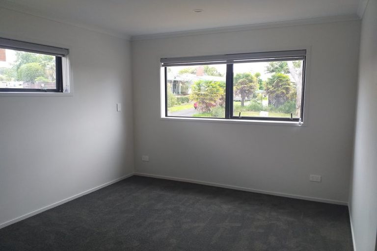 Photo of property in 2 Emerald Avenue, Rosehill, Papakura, 2113