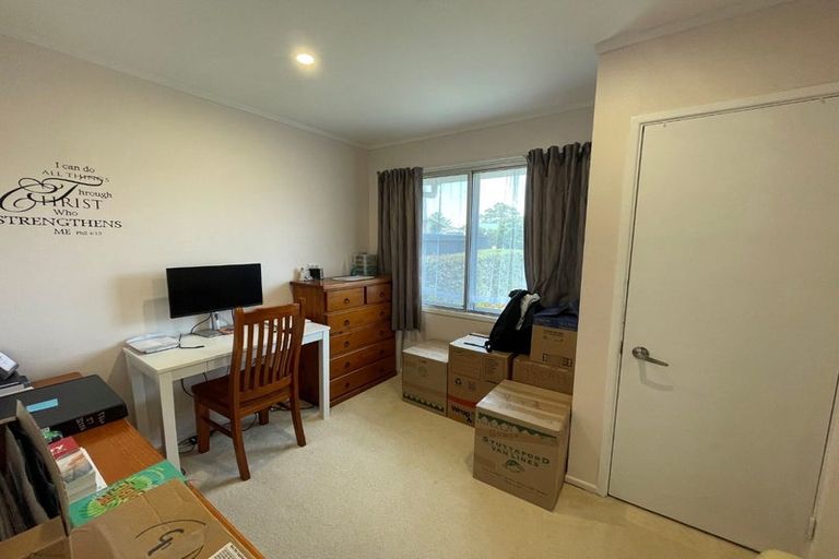 Photo of property in 8 Wyman Place, Pakuranga Heights, Auckland, 2010