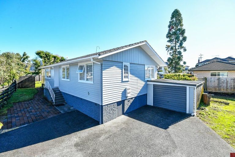 Photo of property in 5 Grimshaw Place, Henderson, Auckland, 0612