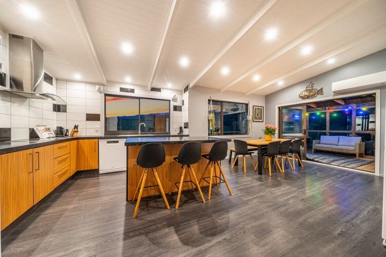 Photo of property in 17 Seymour Grove, Kingsley Heights, Upper Hutt, 5018