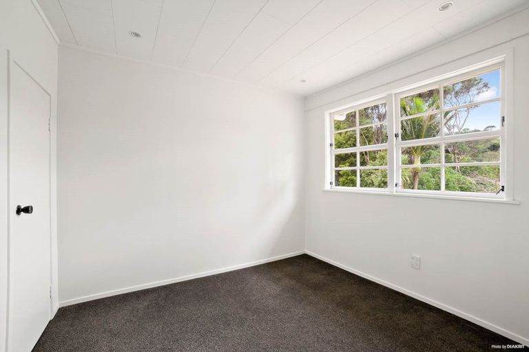 Photo of property in 32 Spinella Drive, Bayview, Auckland, 0629