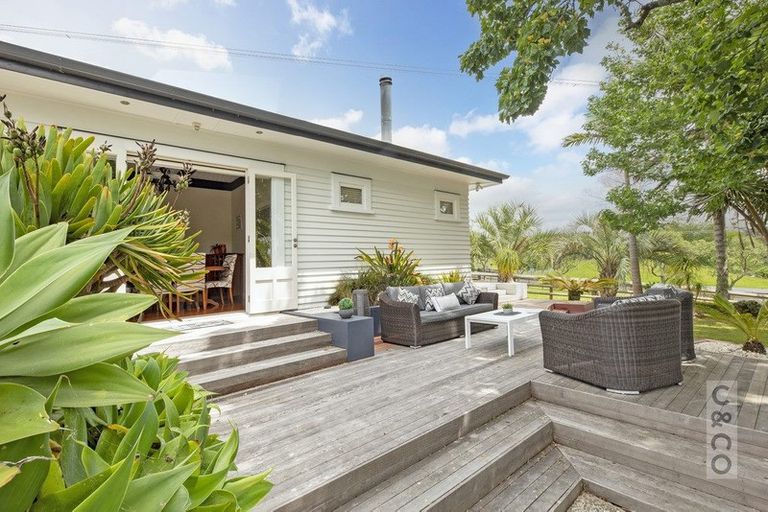 Photo of property in 1239 Peak Road, Helensville, 0875