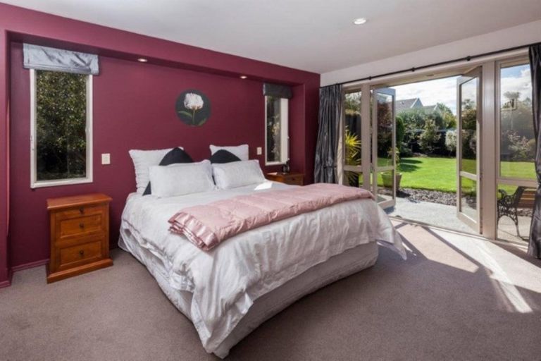 Photo of property in 37 Hussey Road, Harewood, Christchurch, 8051