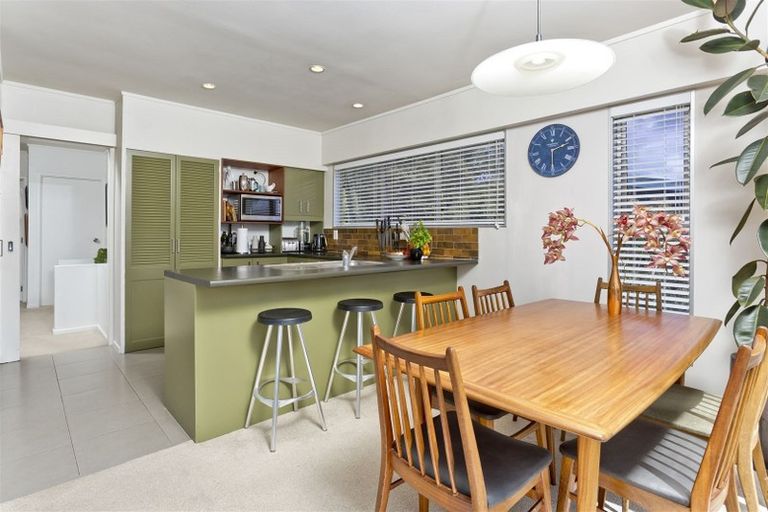 Photo of property in 3/100 Aberdeen Road, Campbells Bay, Auckland, 0620