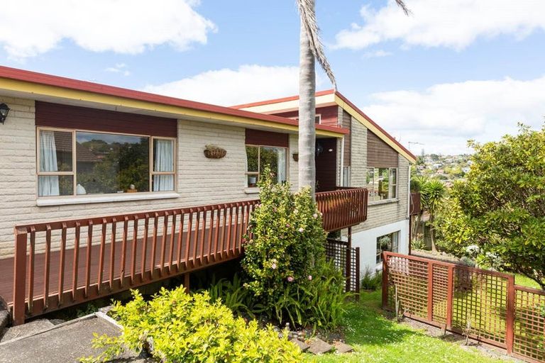 Photo of property in 15 Montclair Rise, Browns Bay, Auckland, 0630