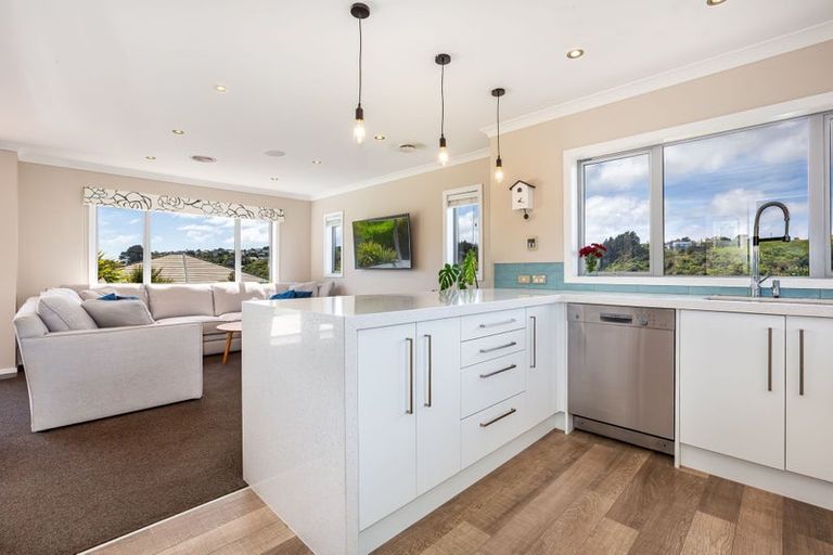 Photo of property in 17 Dusky Crescent, Aotea, Porirua, 5024