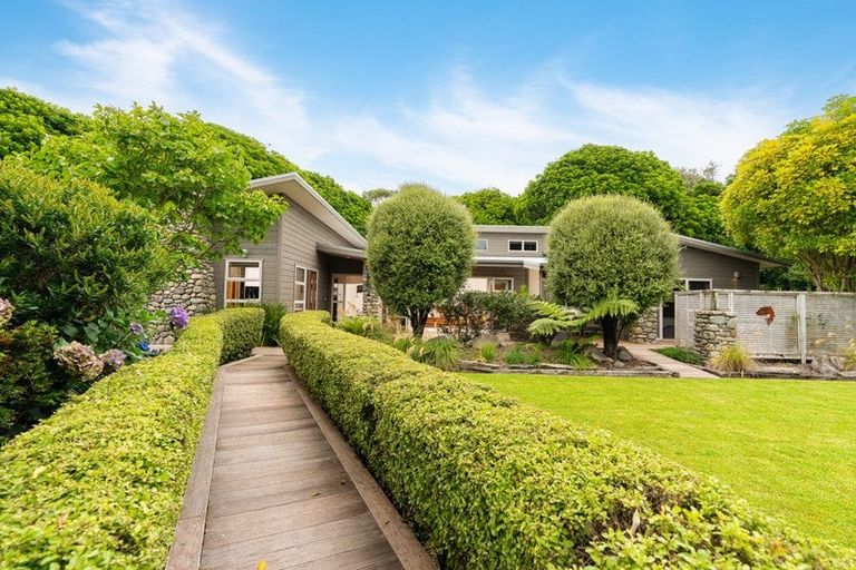 Photo of property in 54 Kohekohe Road, Waikanae, 5036