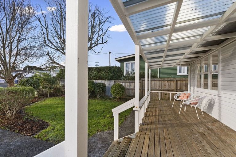 Photo of property in 1/28 Neal Avenue, Glenfield, Auckland, 0629