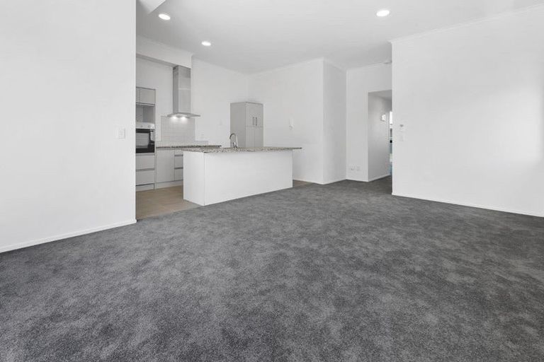 Photo of property in 24/11 Carlos Drive, Flat Bush, Auckland, 2016