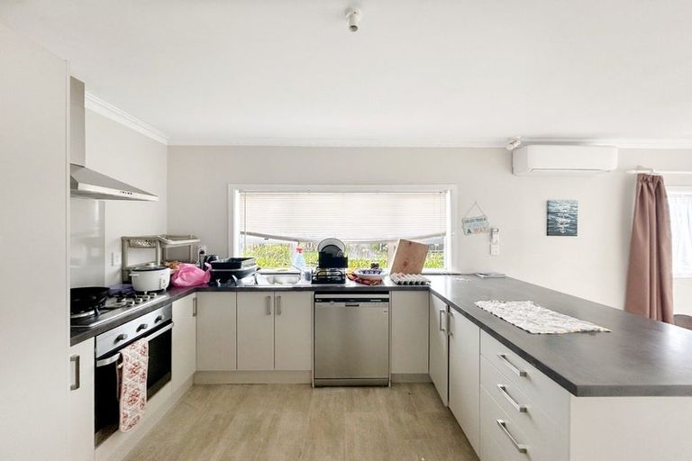 Photo of property in 2 Morgan Street, Castlecliff, Whanganui, 4501